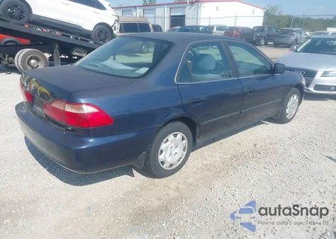 2000 Honda Accord 2.3 Lx from USA, damaged, VIN 1HGCG5649YA135940